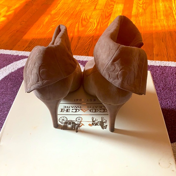 Coach size 8 Taupe boot - Picture 3 of 4